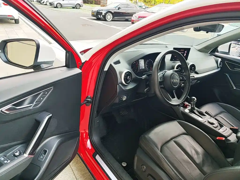 Фото 16 - Audi Q2L
