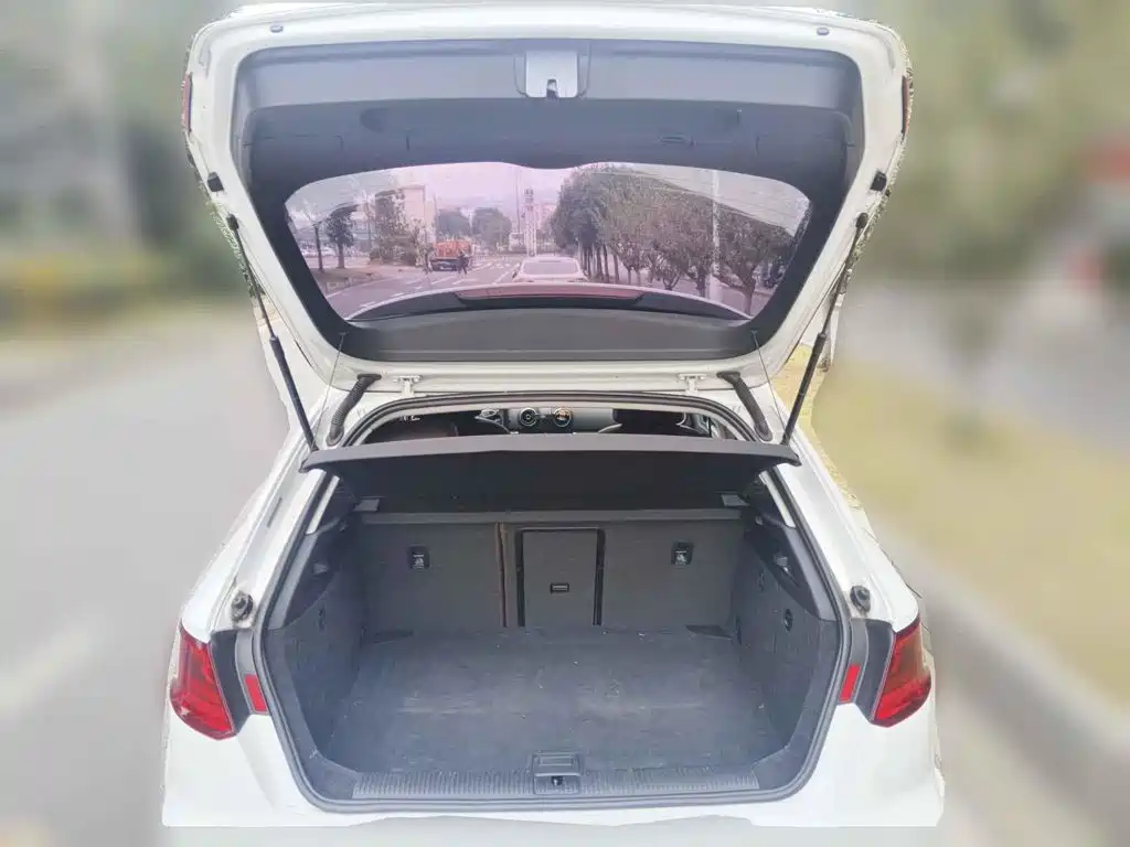 Photo 5 - Audi A3
