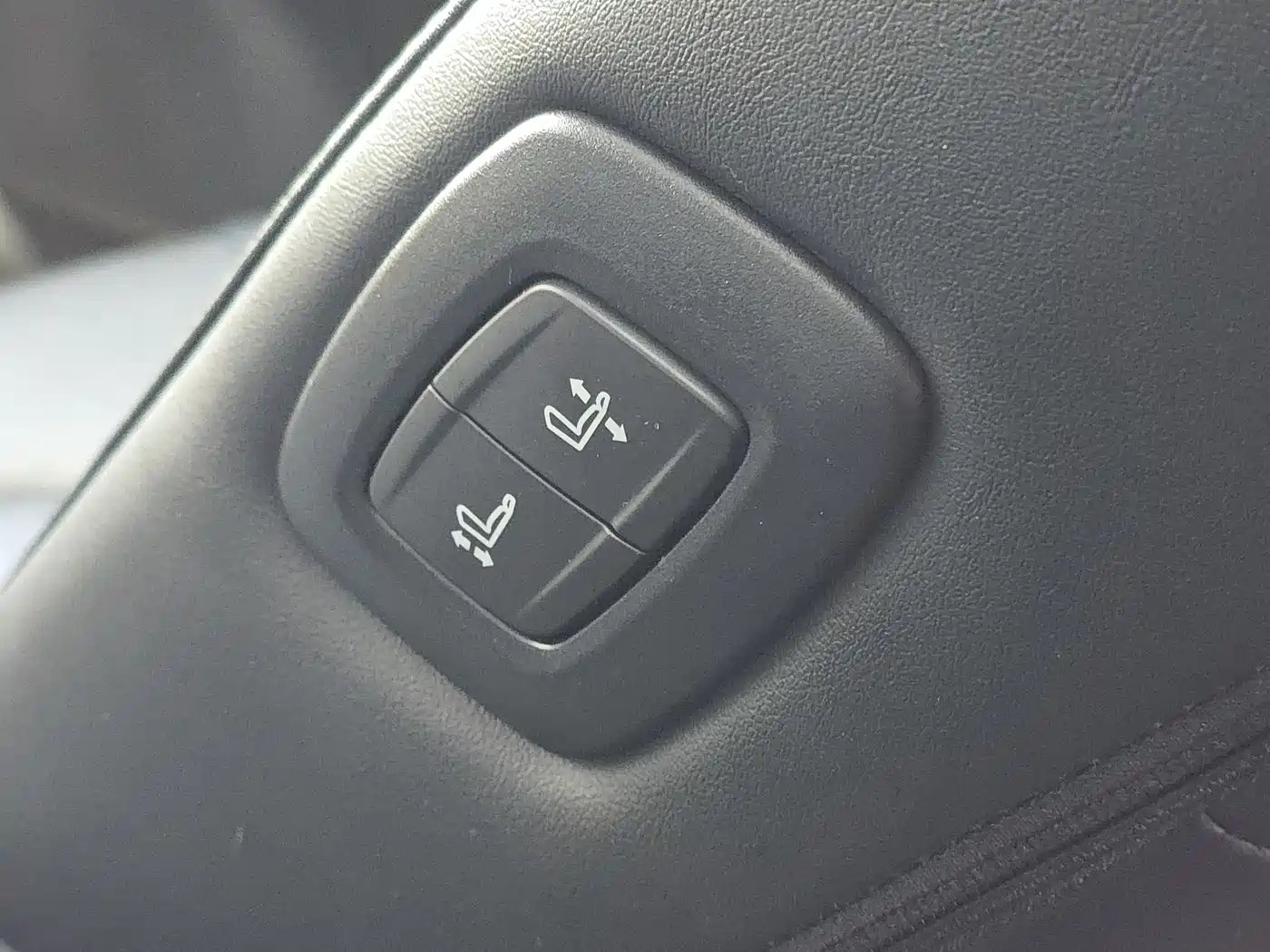 Toyota Avalon 2023 2.5L Luxury Edition фото 18