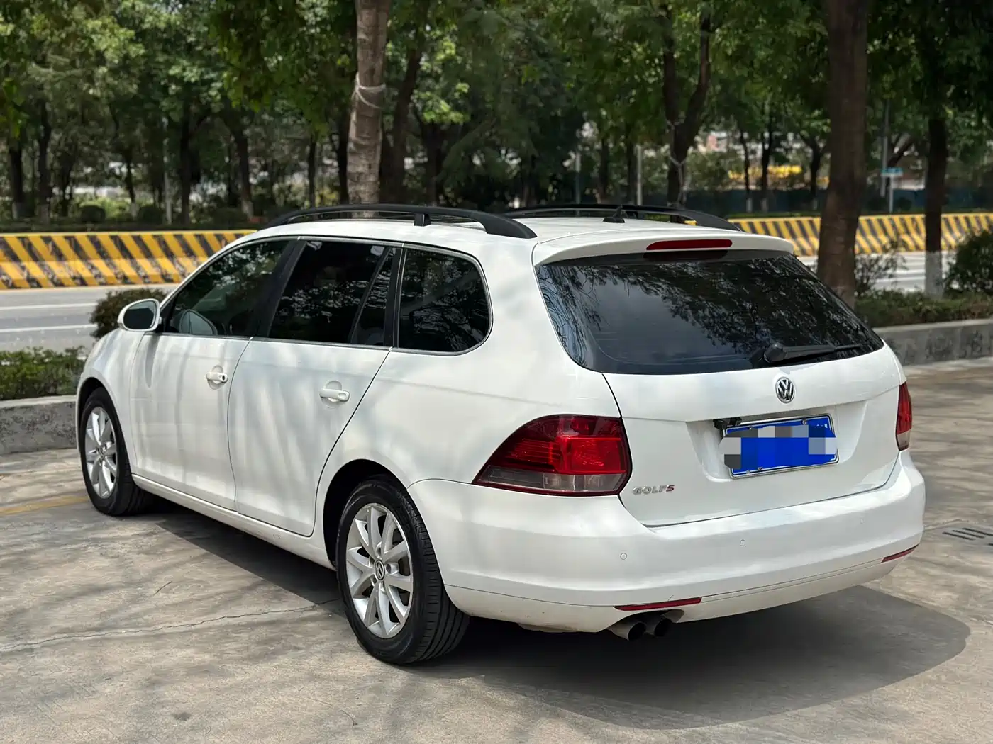 Volkswagen Golf (Import) 2011 Model 1.4TSI Luxury Touring фото 4