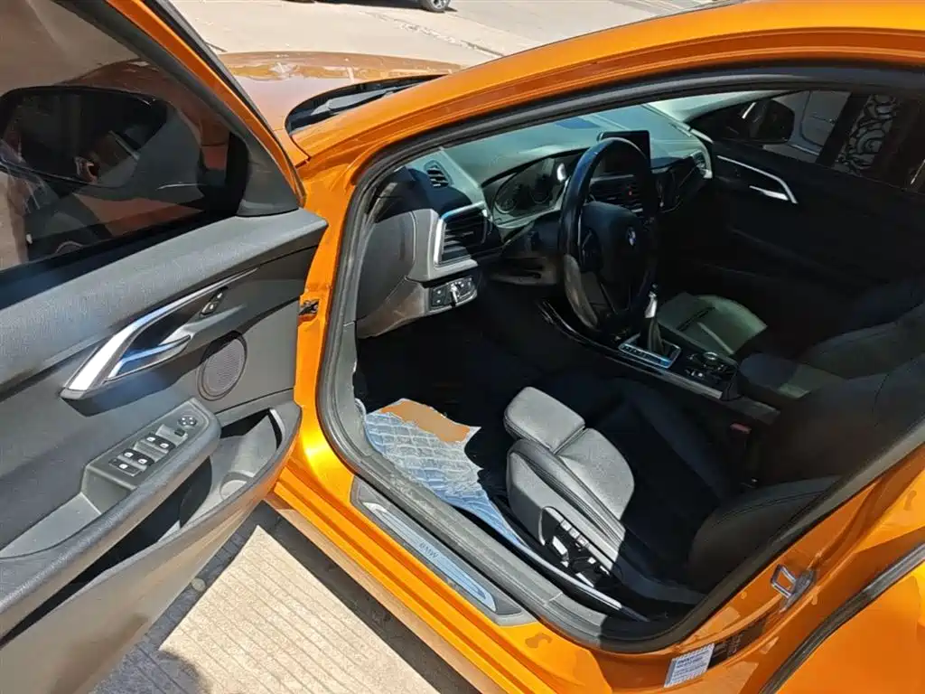 BMW 1 Series 2017 118i Sport фото 16