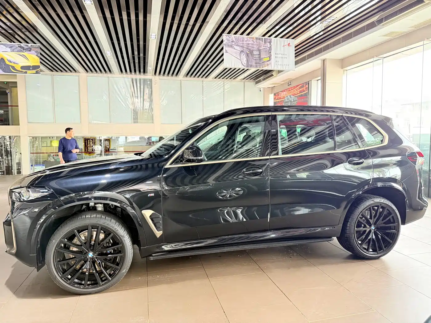 BMW X5 2024 xDrive 40Li Exclusive Black Flame Limited Edition фото 4