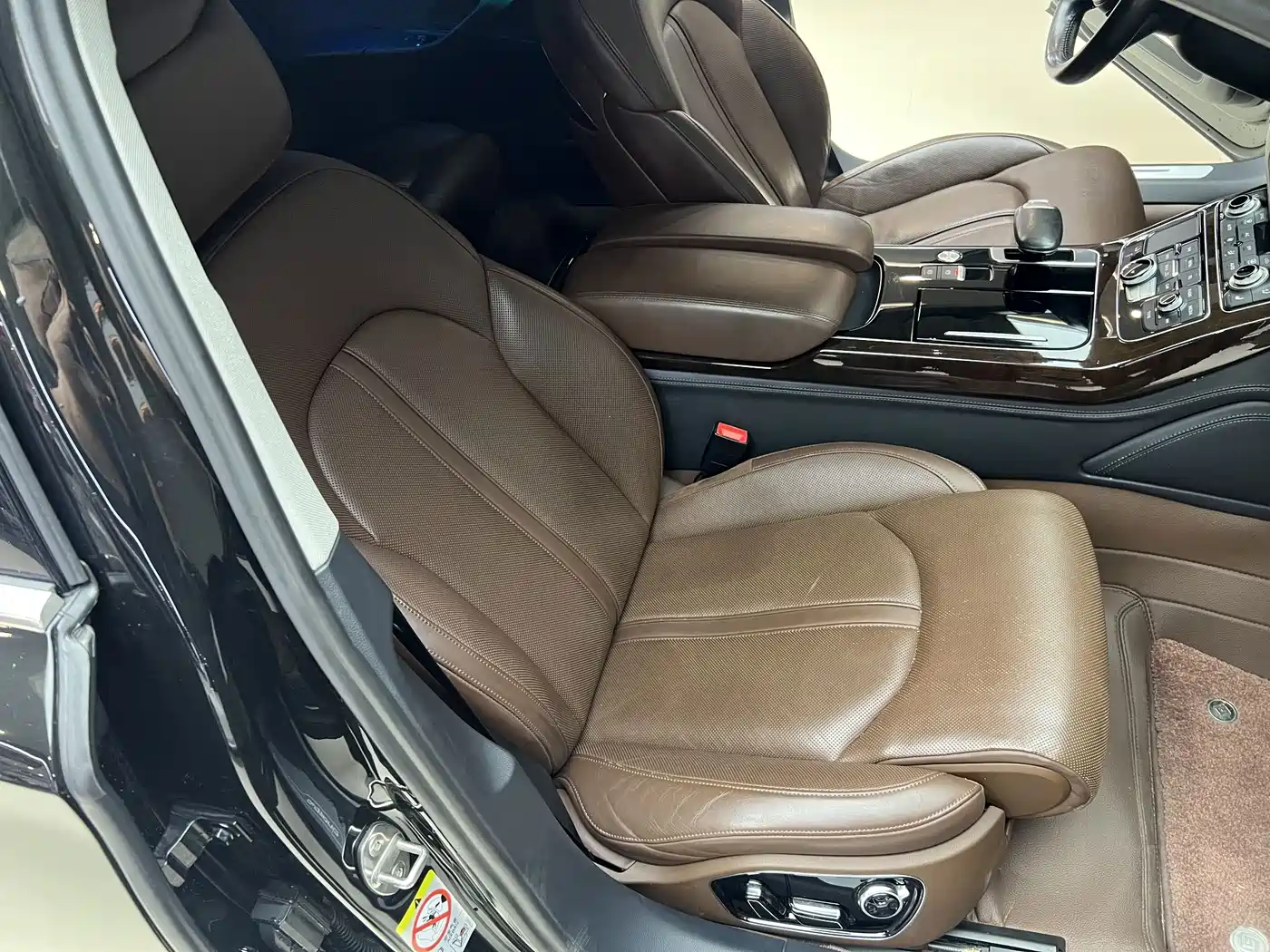 Фото 16 - Audi A8