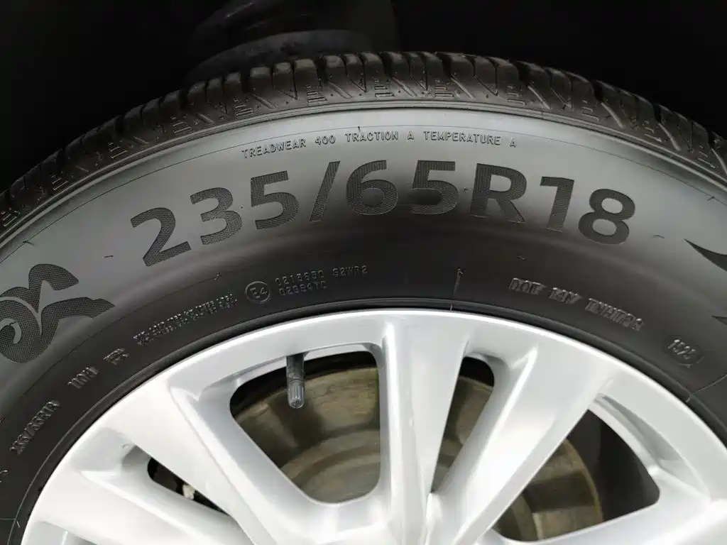 Photo 24 - Cadillac XT5
