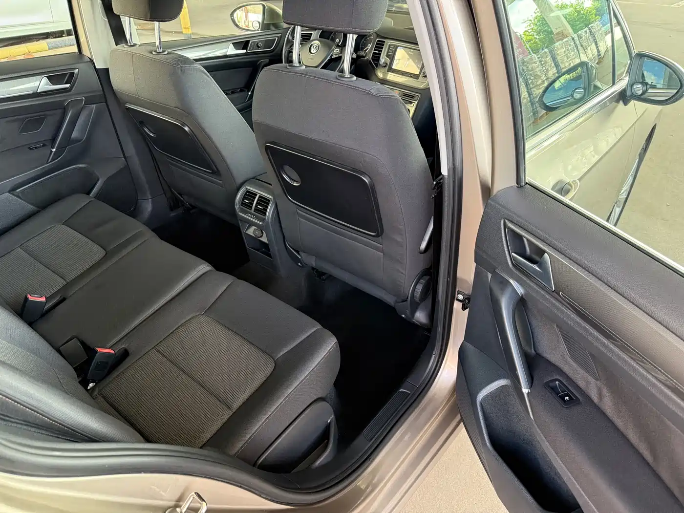 Volkswagen Golf Sportsvan 2016 230TSI Automatic Progressive фото 16