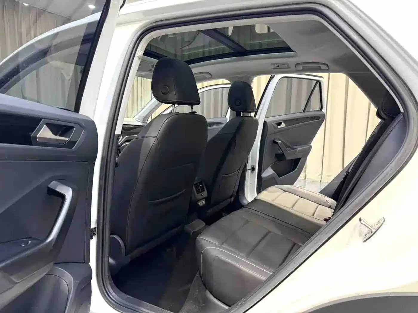 Volkswagen T-ROC 2022 280TSI DSG 2WD Comfort PLUS фото 5