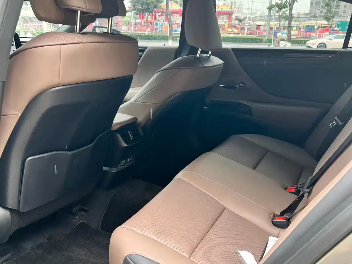 Lexus ES 2023 200 Excellence Edition фото 6