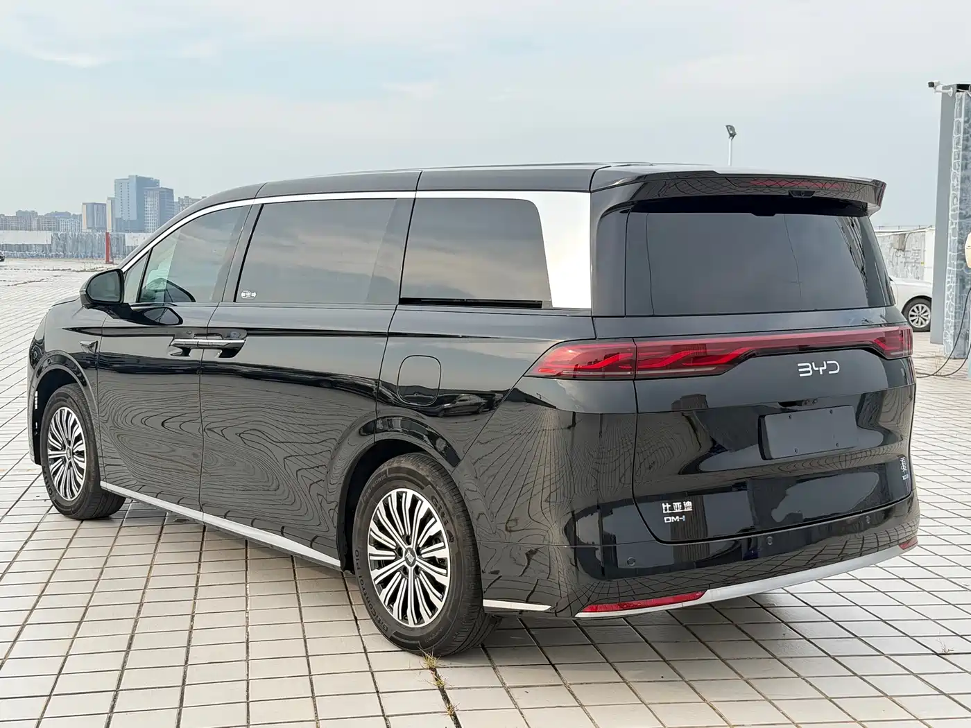 BYD Xia 2025 2026 DM-i 1.5T 218km Premium
