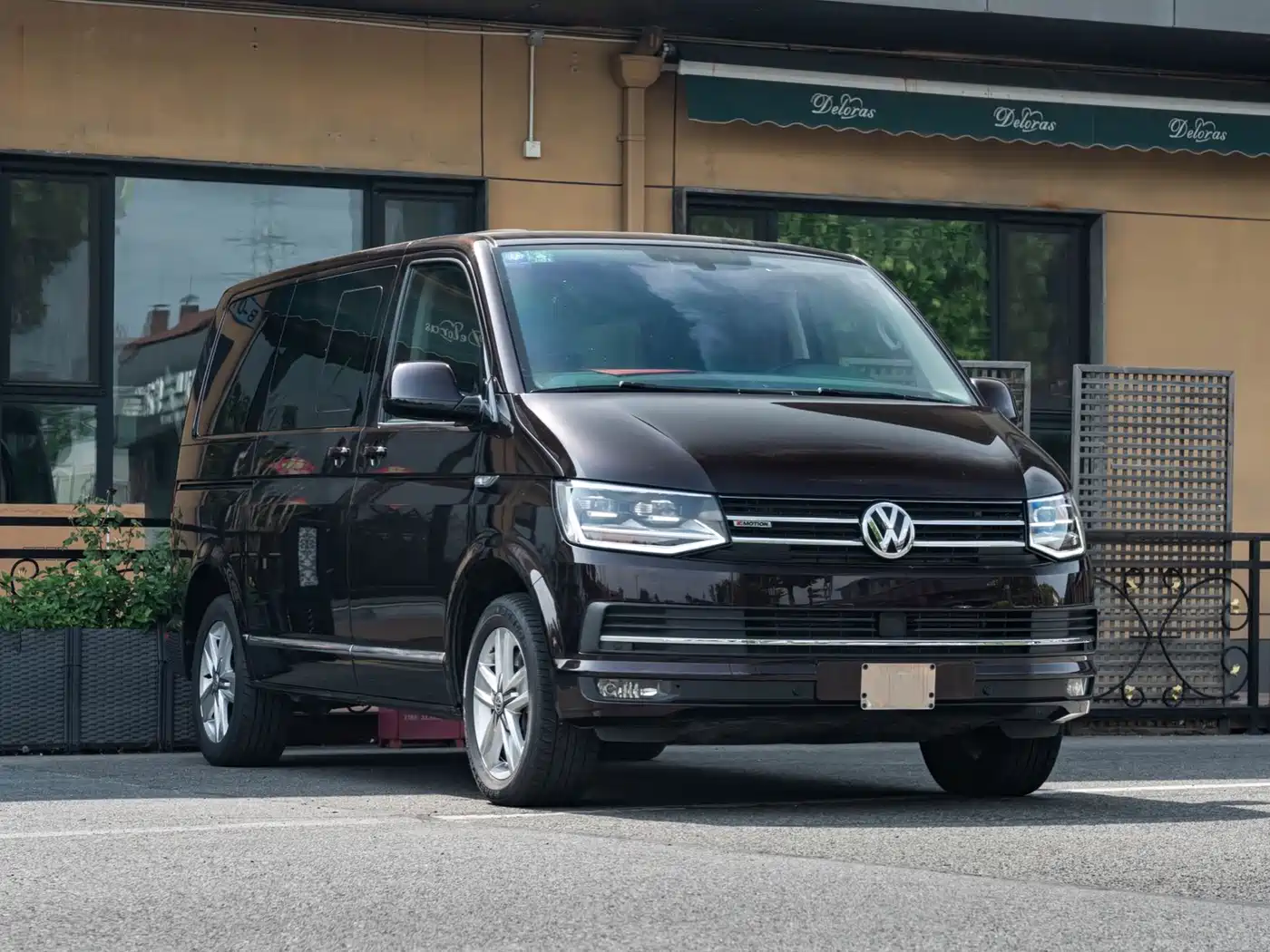 Volkswagen Multivan 2016 2.0TSI AWD 66th Anniversary Edition фото 3