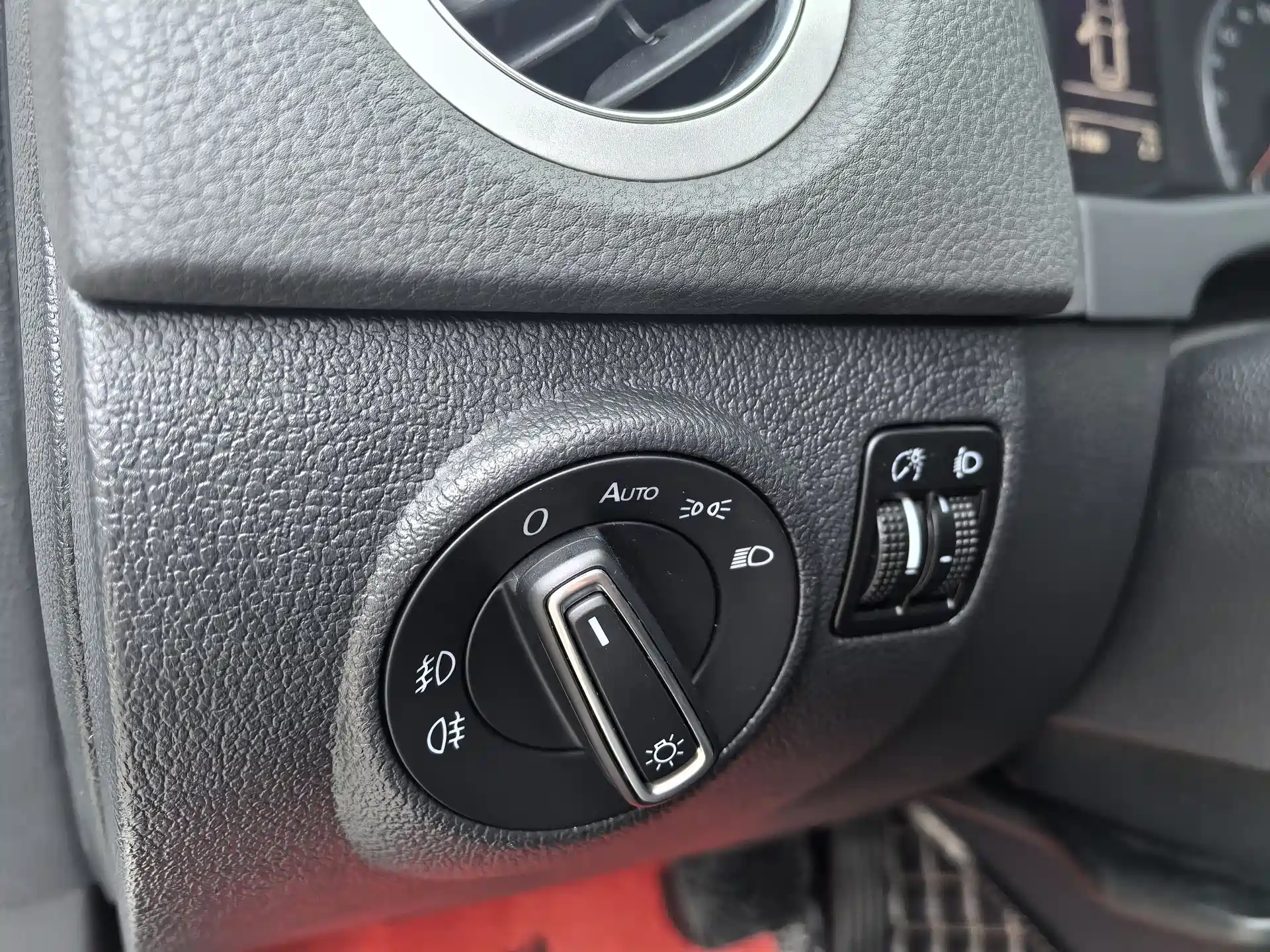 صورة 6 - Volkswagen Tiguan