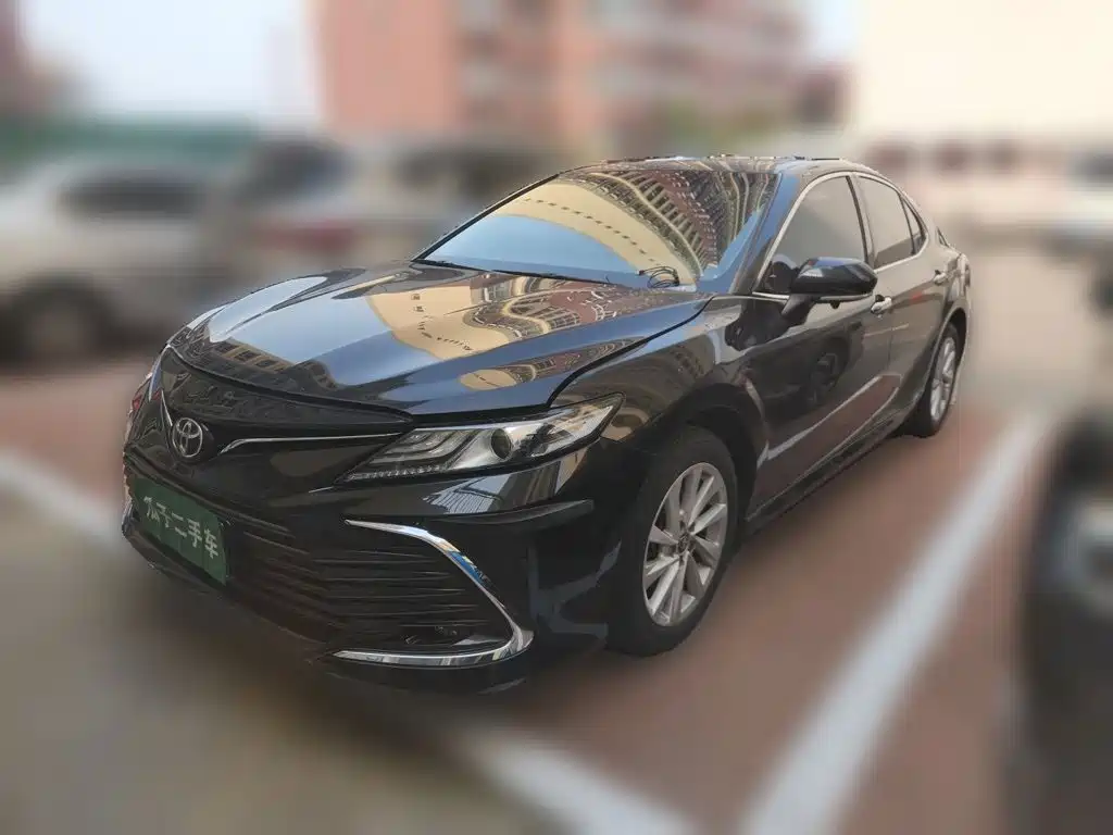 Фото 1 - Toyota Camry