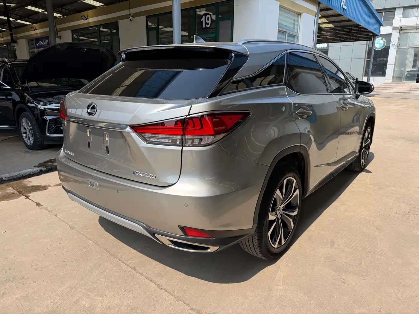 Lexus RX 2020 Facelift 300 AWD Elegance Edition фото 5