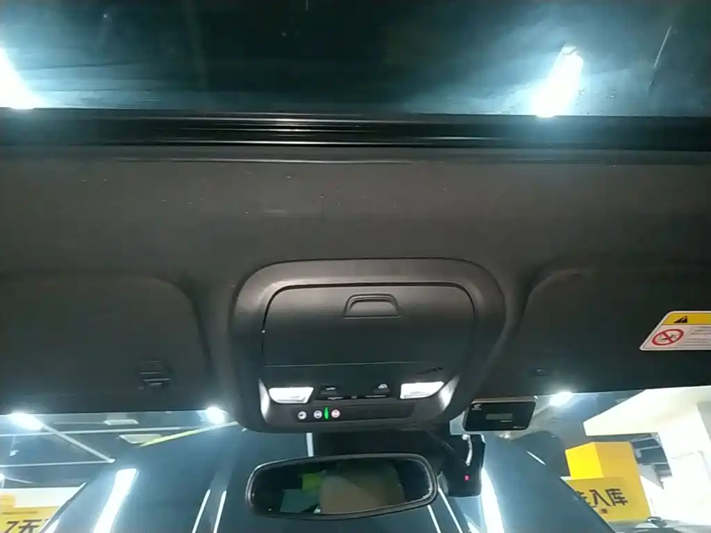 Фото 18 - Cadillac XT4