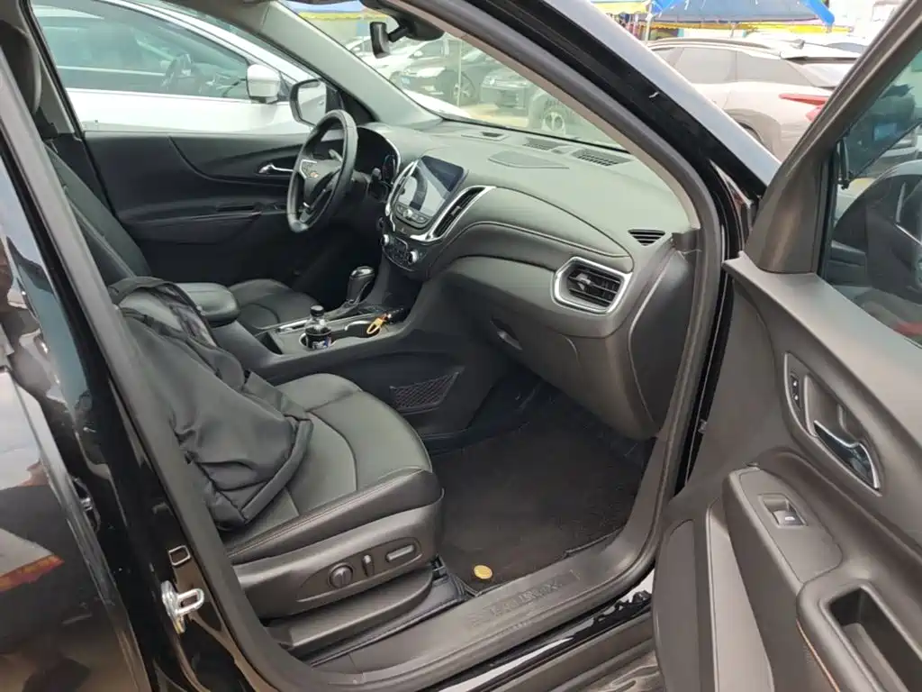 Фото 25 - Chevrolet Equinox