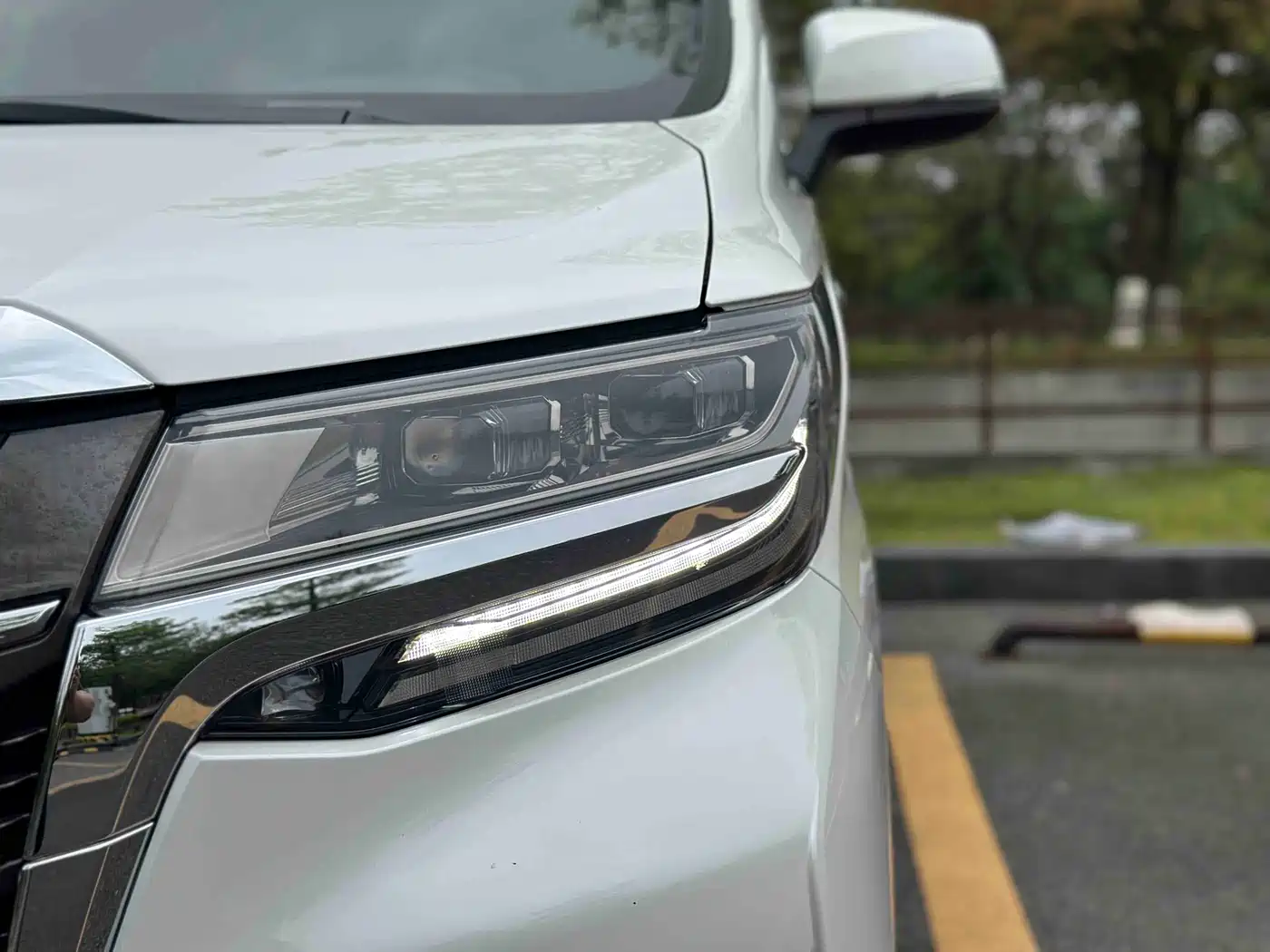 Toyota Alphard 2020 Hybrid 2.5L Premium Edition фото 8