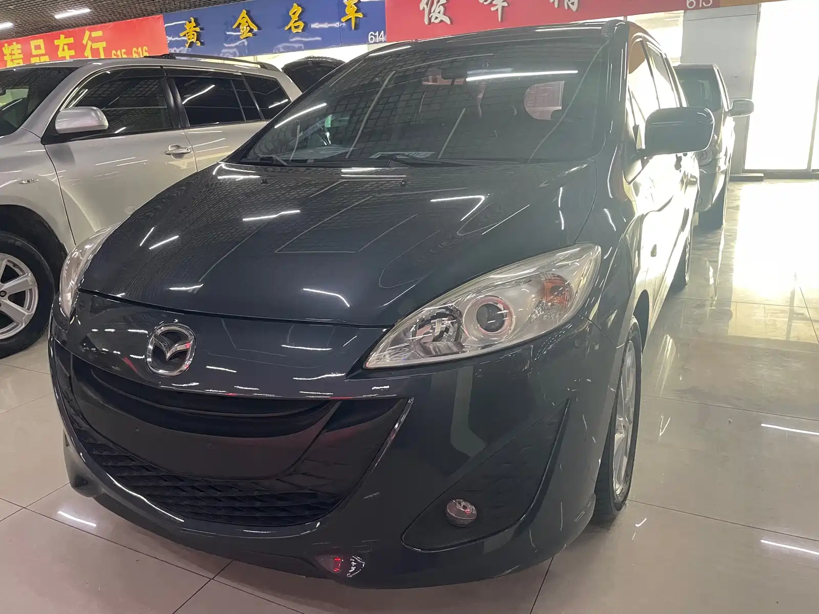 Photo 3 - Mazda Mazda5