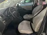 Photo 4 - Mazda Mazda5