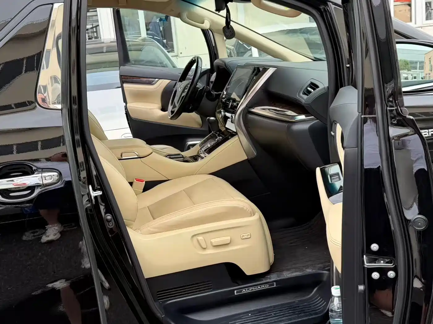 Toyota Alphard 2021 Hybrid 2.5L Luxury фото 10