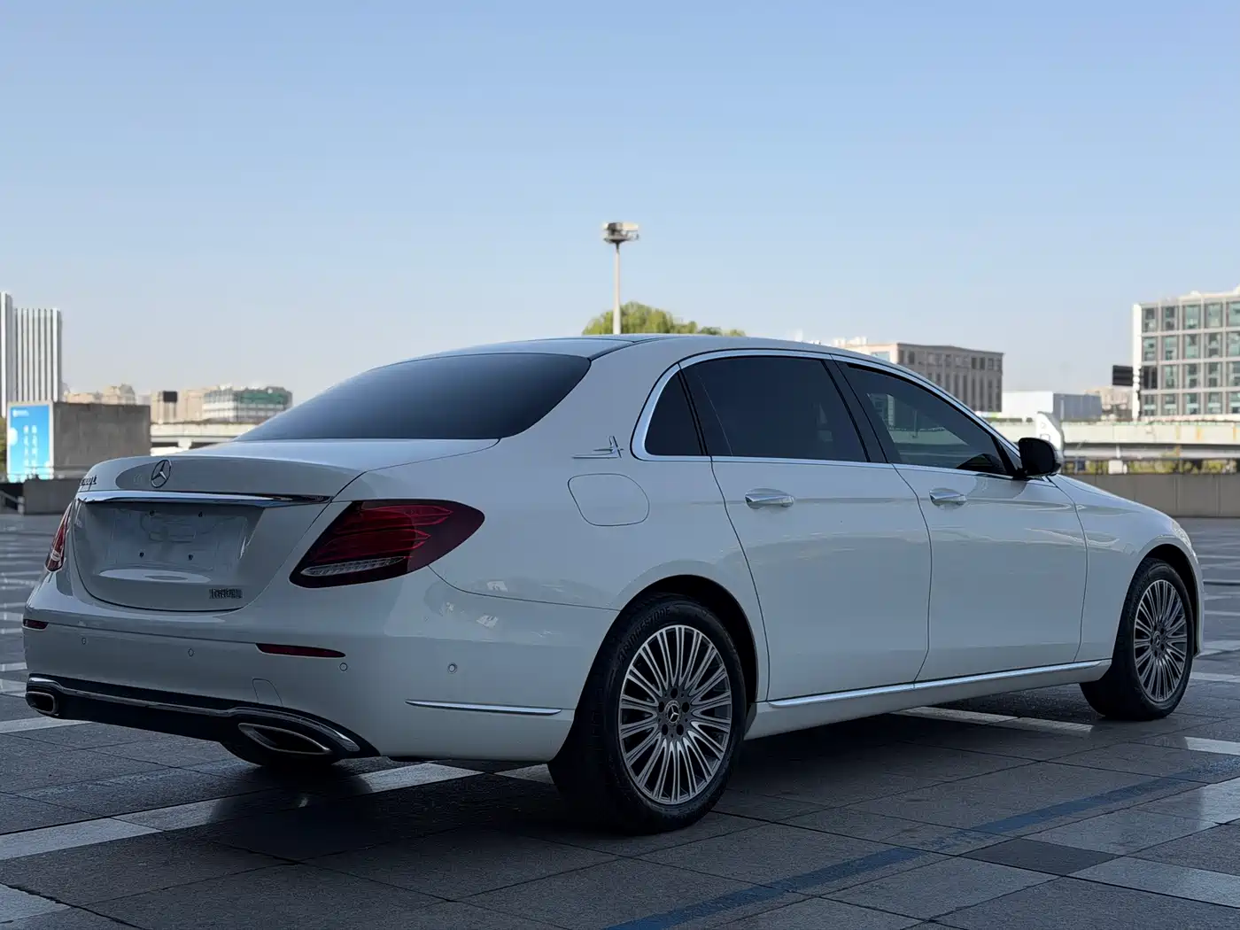Mercedes-Benz E-Class 2020 E 300 L Luxury Model фото 7