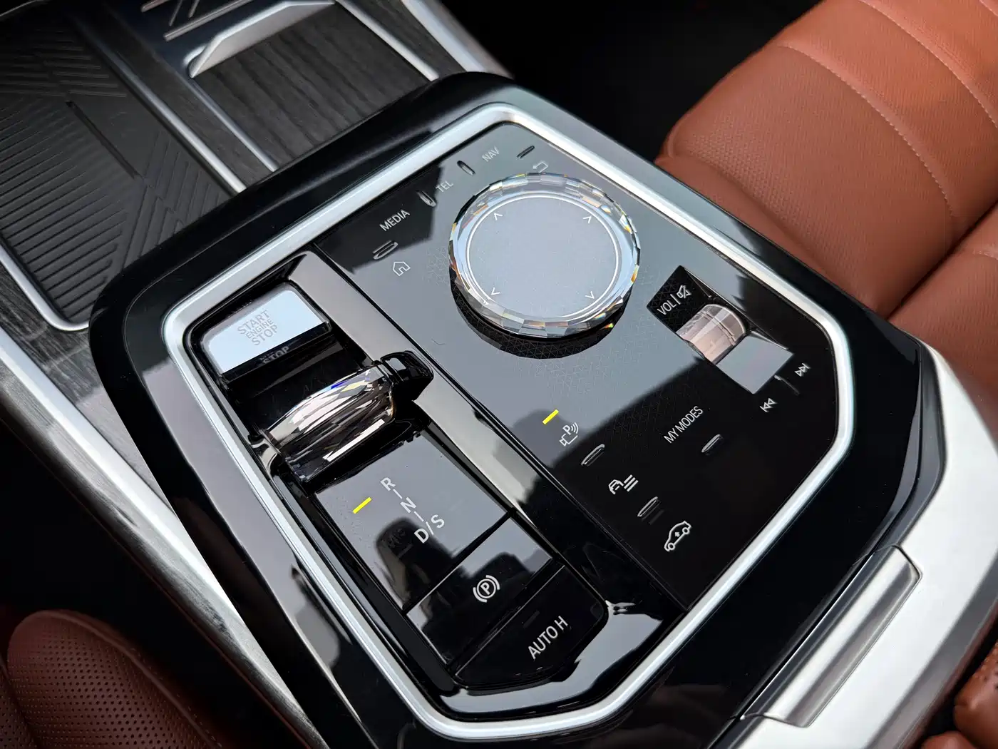 BMW 7 Series 2023 740Li Exclusive M Sport Package фото 19