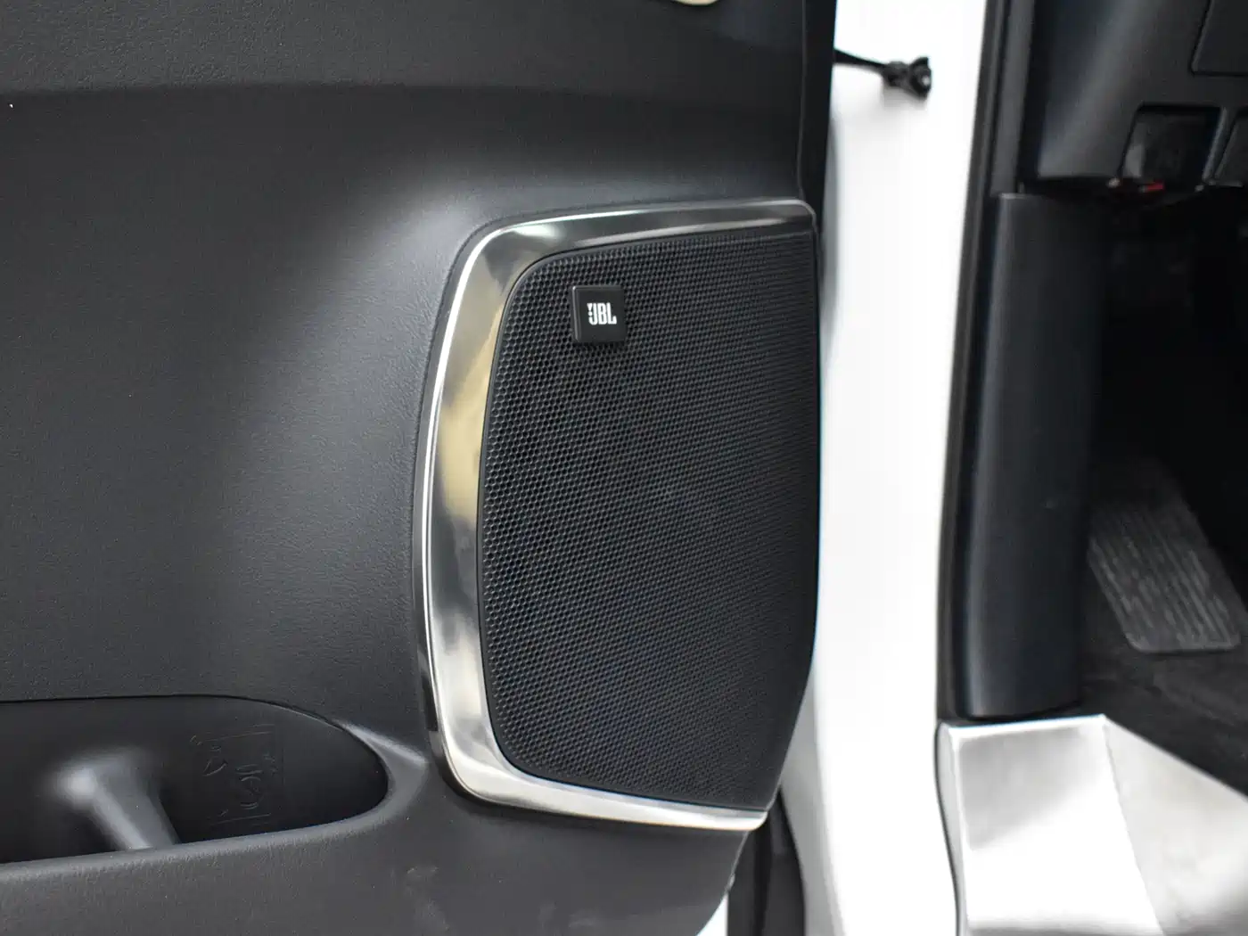 Toyota Alphard 2018 3.5L Premium фото 14