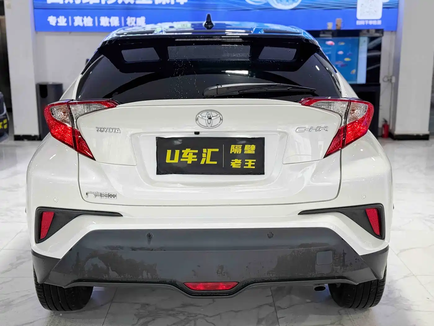 Toyota C-HR 2018 2.0L Leading Sunroof Edition V фото 8