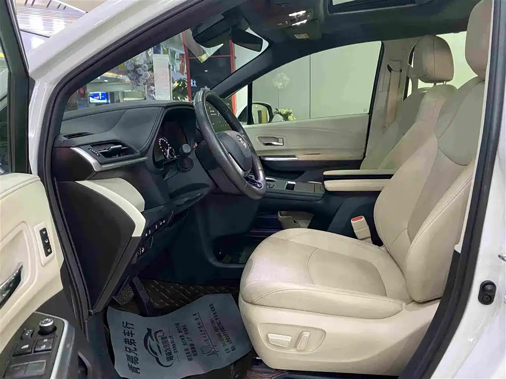 Фото 6 - Toyota Granvia