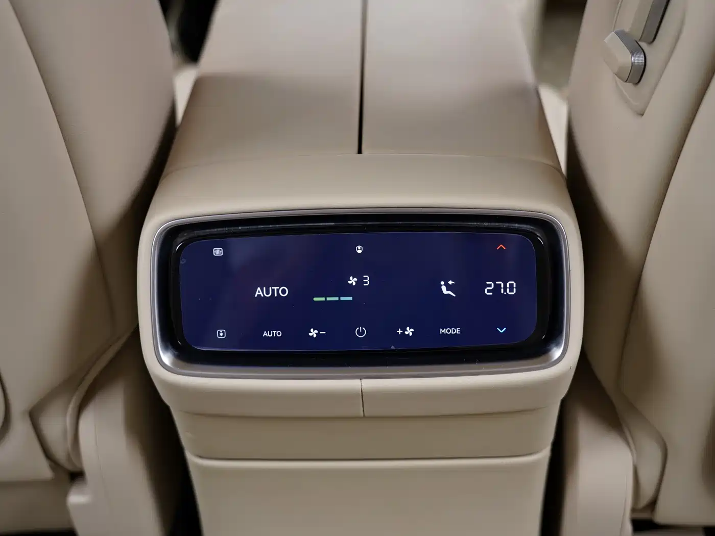 AITO Wenjie AITO M9 2024 Range Extender Max Edition 42kWh 6-seater фото 22