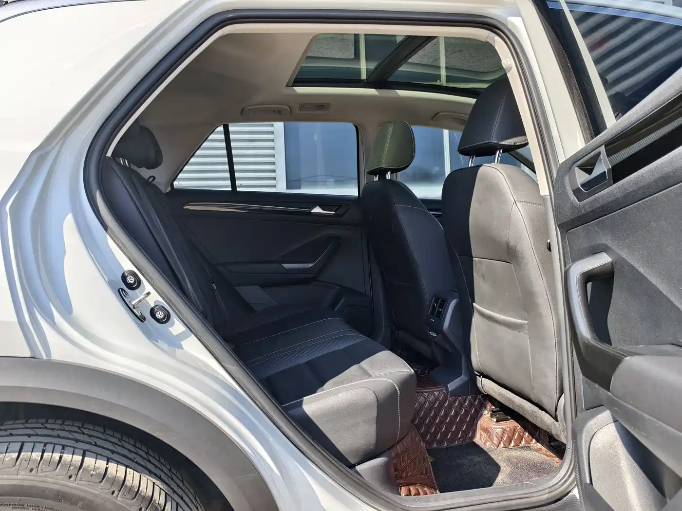 VOLKSWAGEN T ROC EXPLORING SONGS