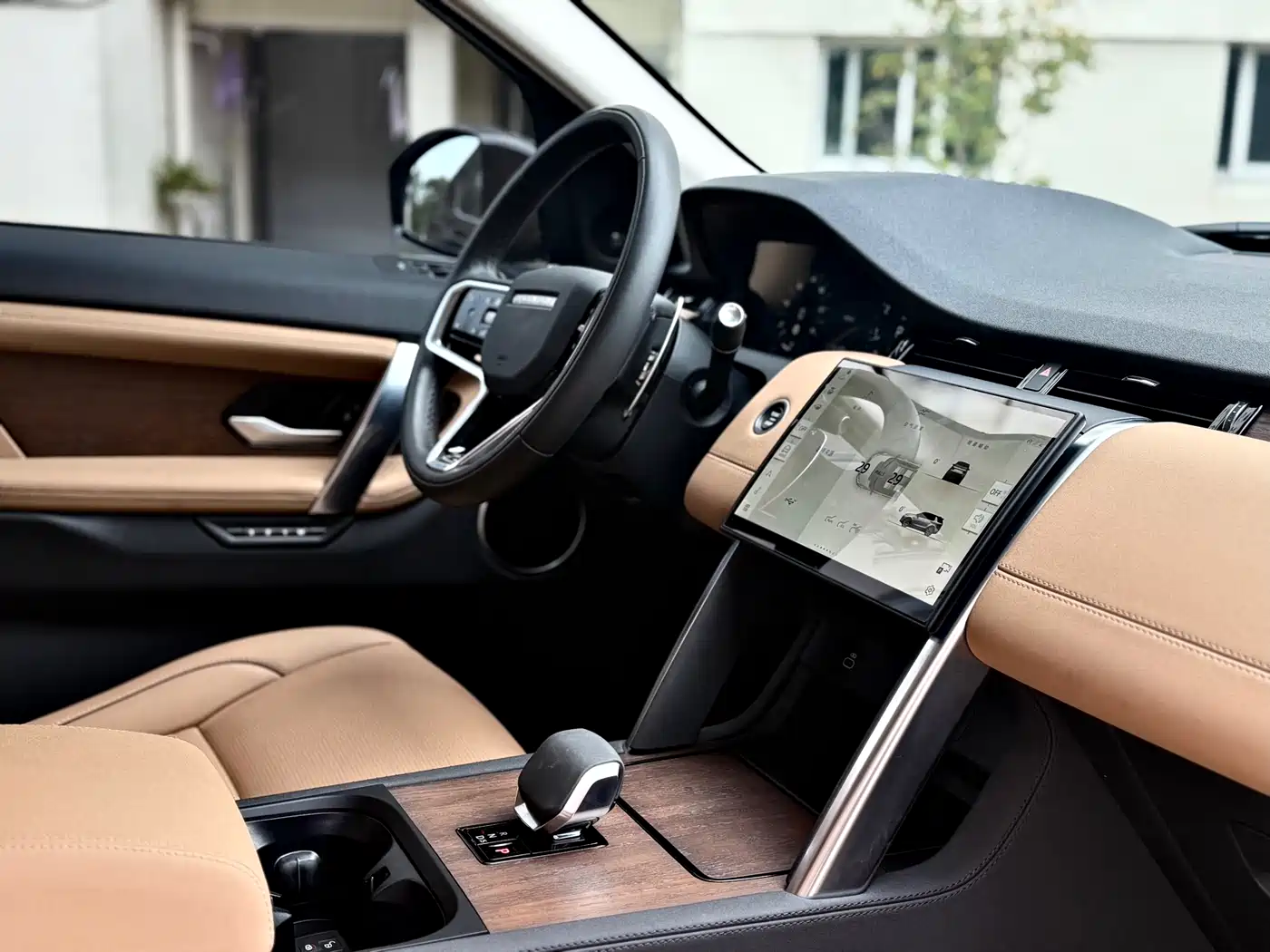Land Rover Discovery Sport 2024 Luxury Custom Edition фото 12