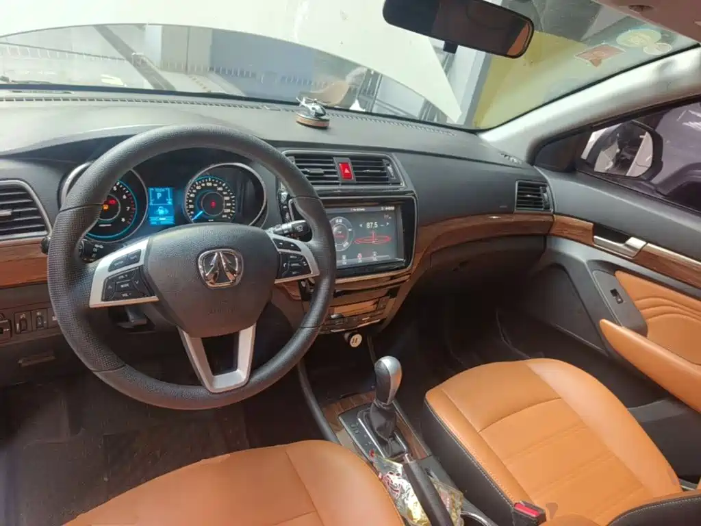 BAIC Weiwang S50 2017 2016 1.5T CVT Joy Elite