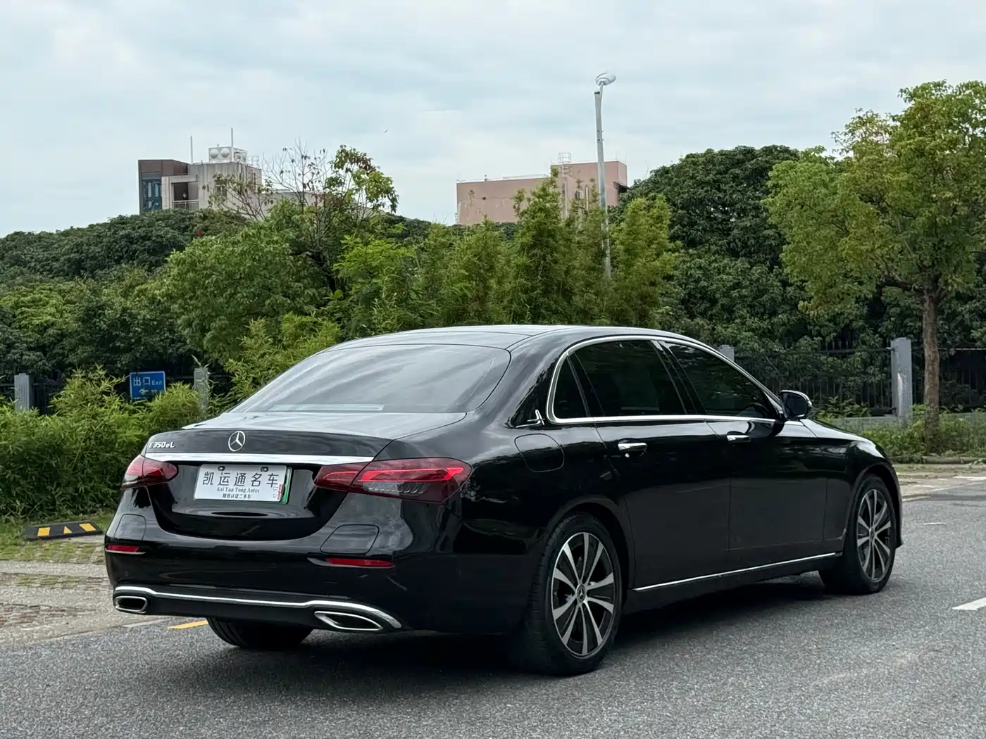 Mercedes-Benz E-Class New Energy 2022 Facelift III E 350 e L Plug-in Hybrid Sports Sedan фото 12