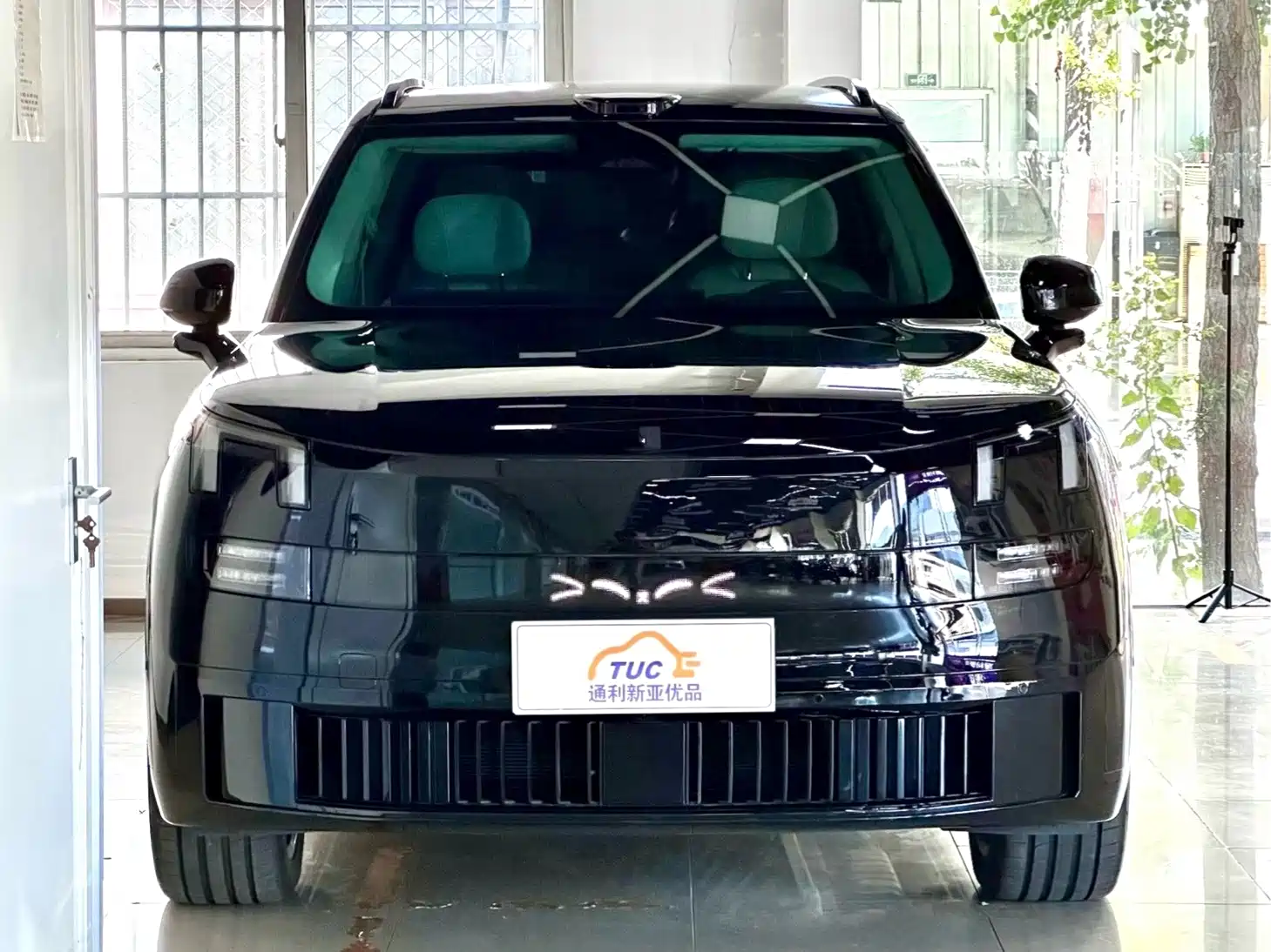 صورة 2 - Lynk & Co 900