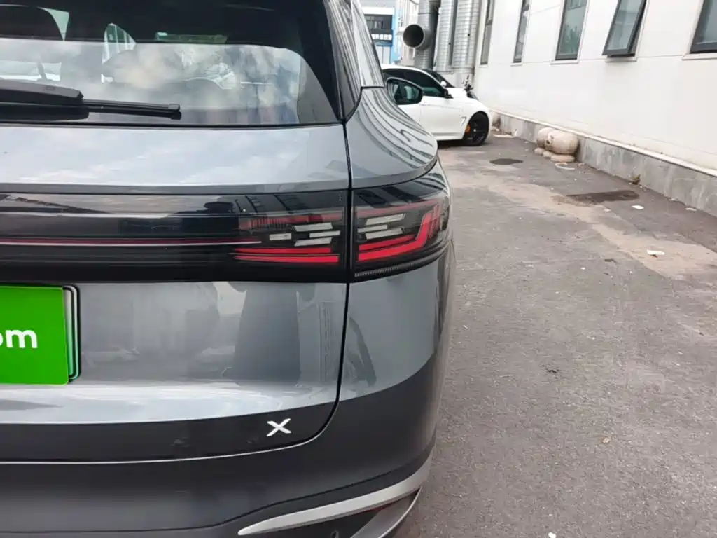 صورة 8 - Volkswagen ID.4 X