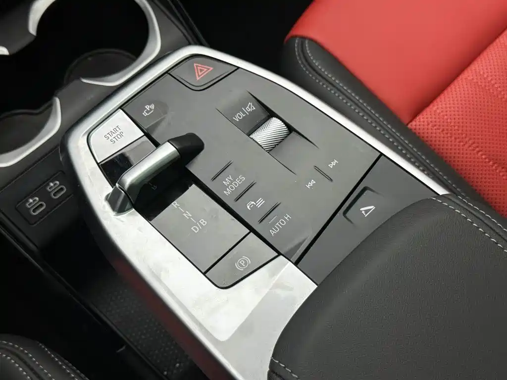 Photo 18 - BMW iX1