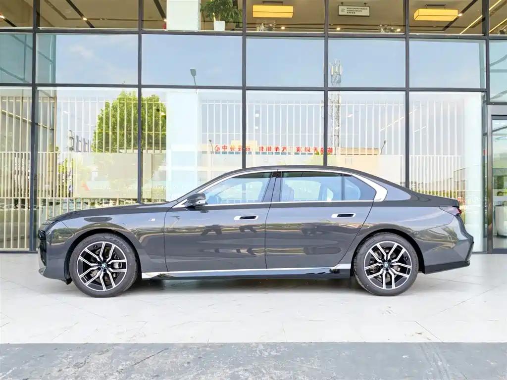 BMW 7-SERIES