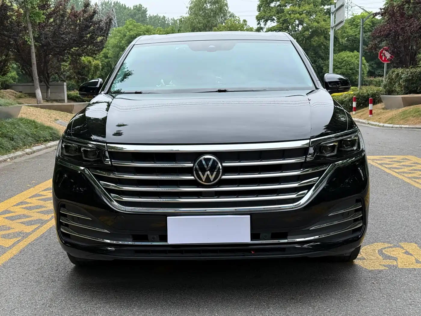 Volkswagen Viloran 2023 380TSI Premium Edition фото 2