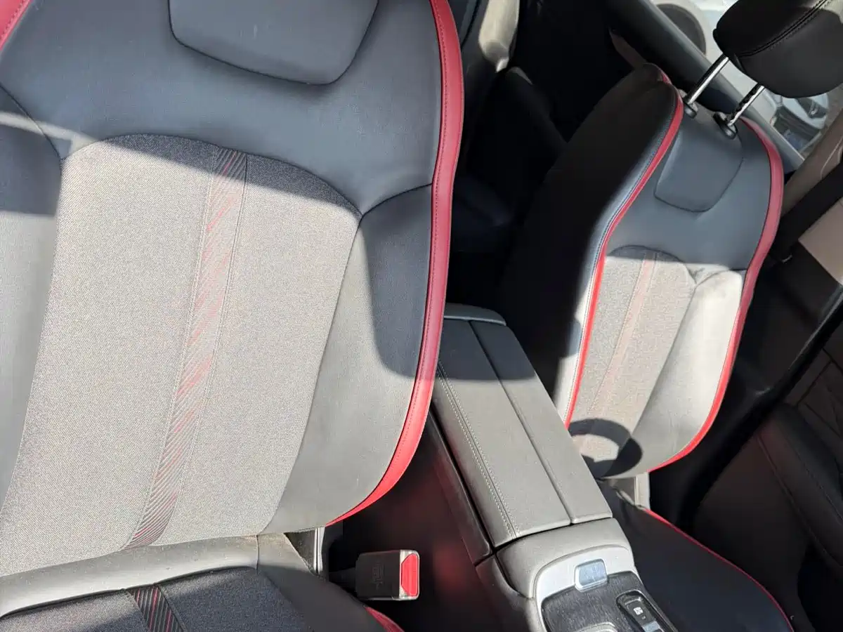 DONGFENG YI HYUN MAX