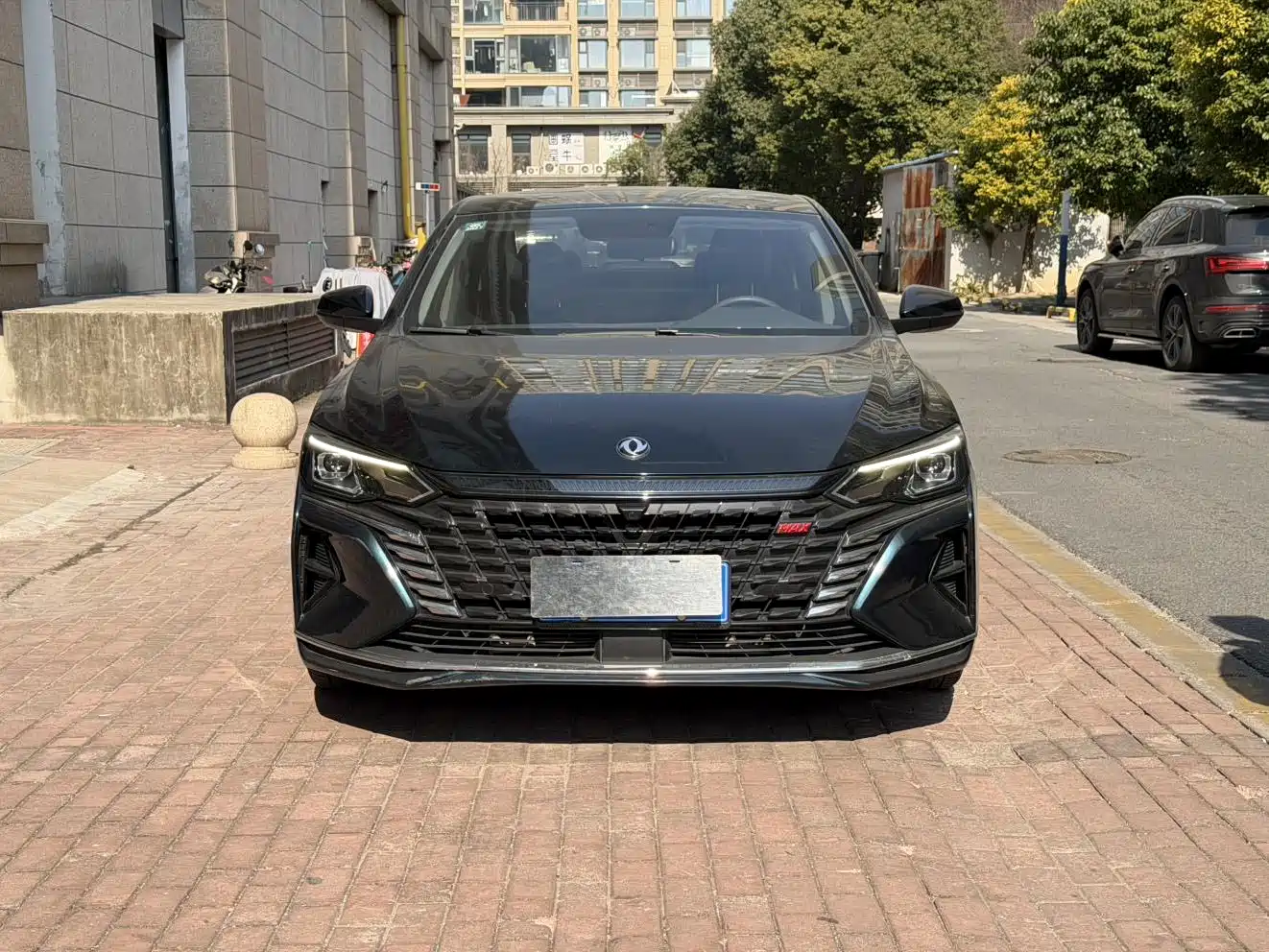 DONGFENG YI HYUN MAX