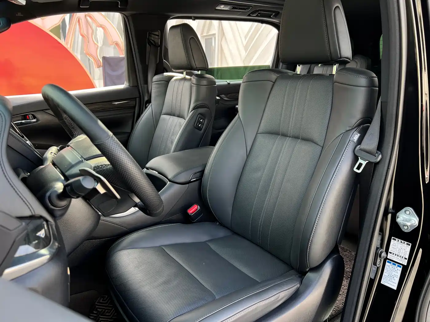 Lexus LM 2020 300h Seven-Seater Elegance Edition фото 27