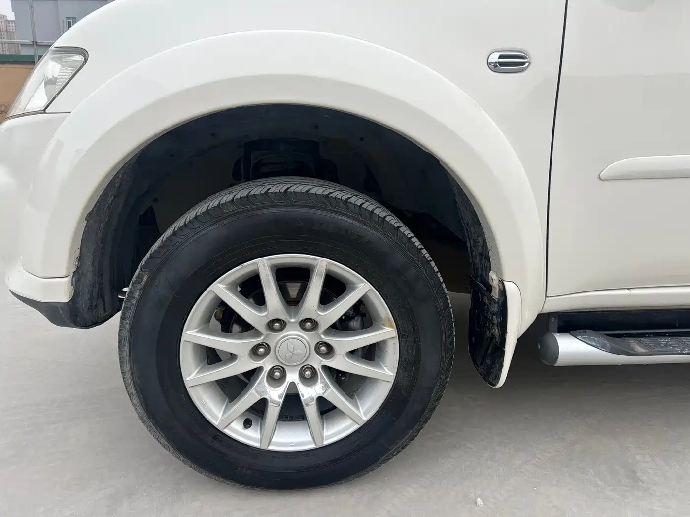 Mitsubishi Pajero Sport 2013 3.0L Automatic 2WD Luxury фото 4