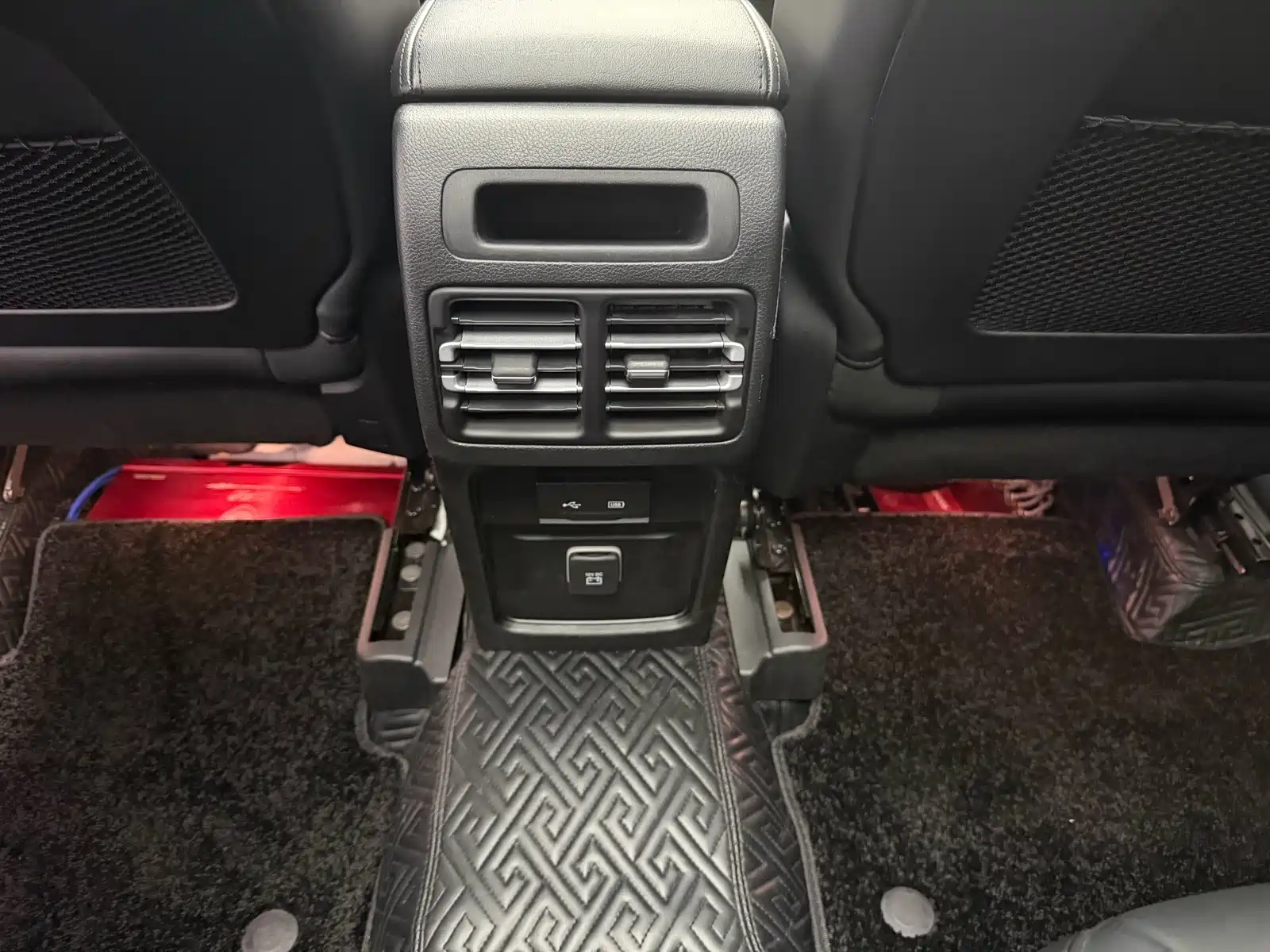 Фото 8 - Jeep Commander