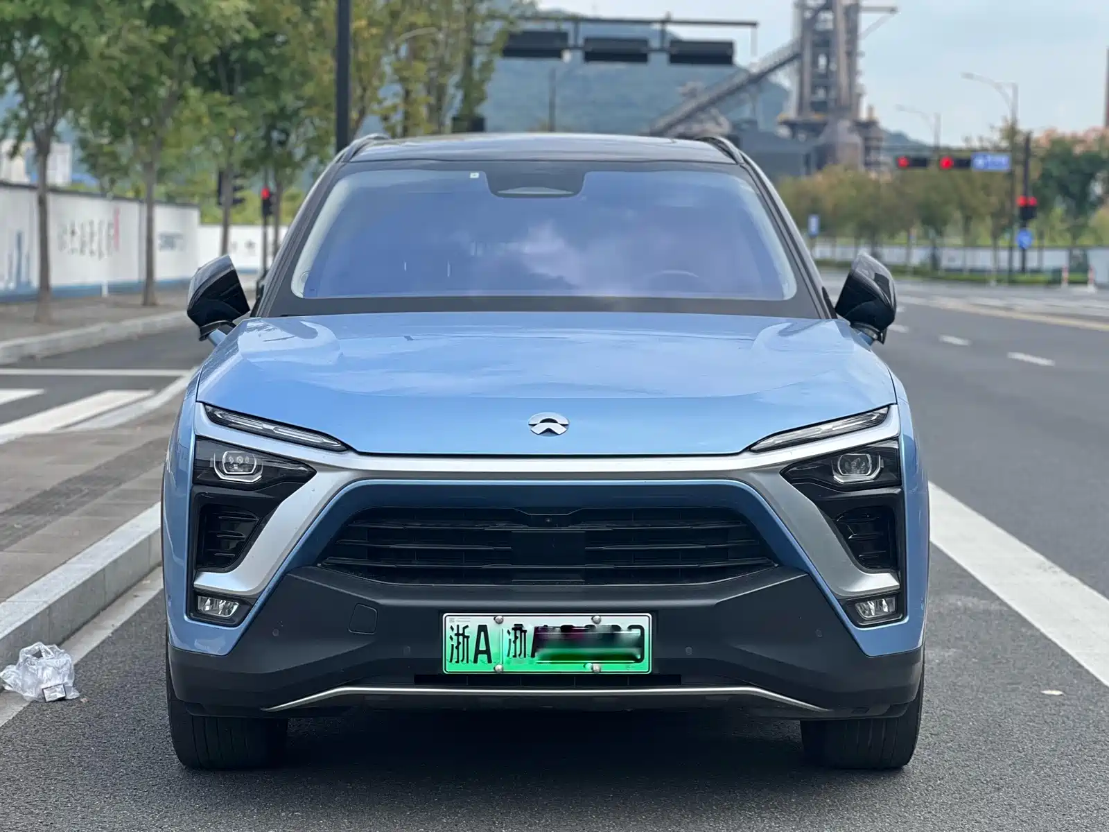 Фото 2 - NIO ES8
