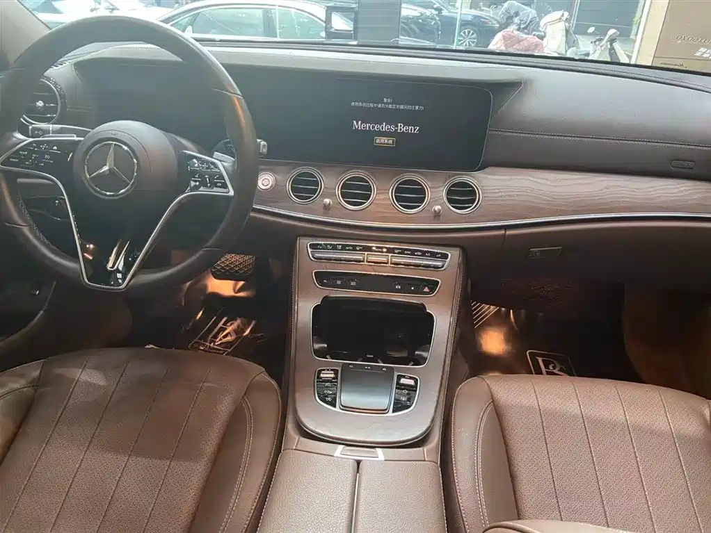 MERCEDES-BENZ E CLASS