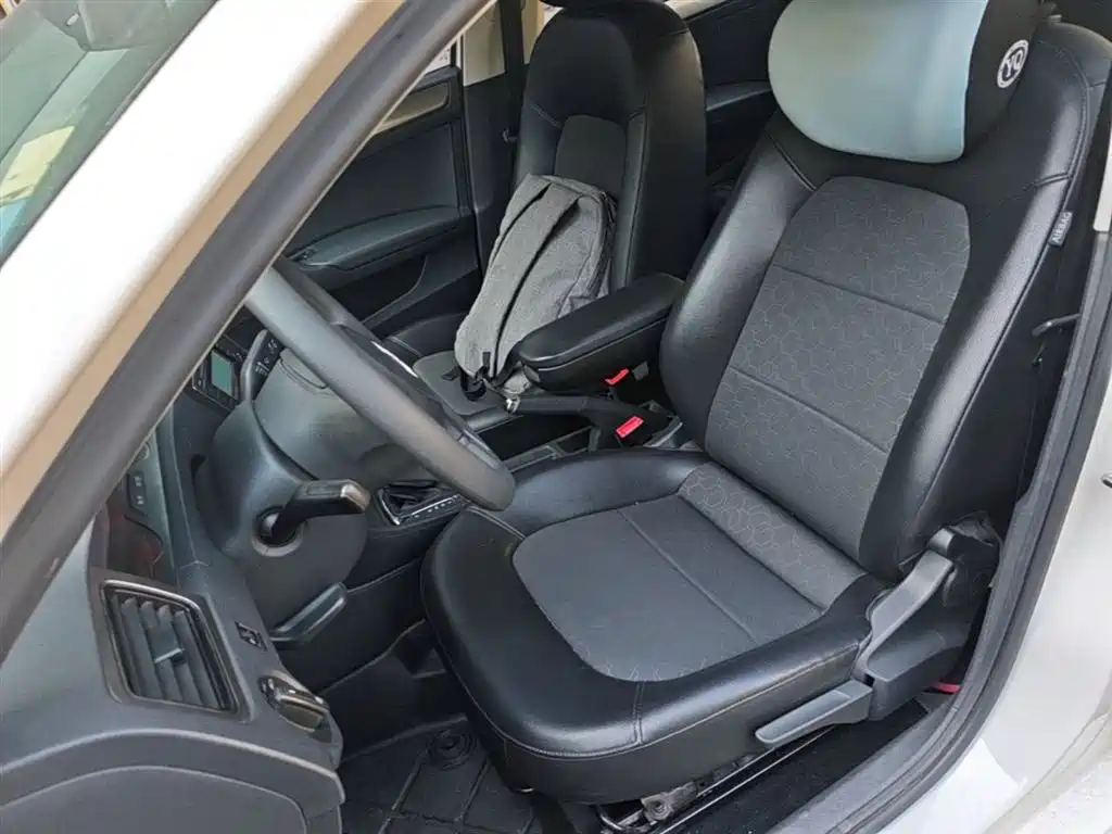 Volkswagen Santana 2015 1.6L Automatic Comfort Edition фото 15