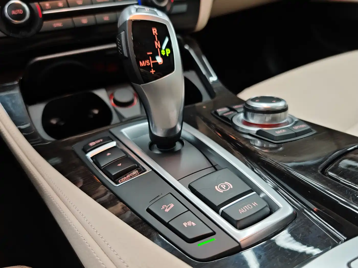 BMW 5 Series (Import) 2014 528i xDrive M Sport Wagon фото 30