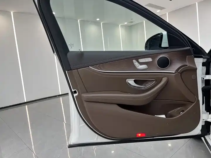 Mercedes-Benz E-Class 2023 E 260 L фото 10