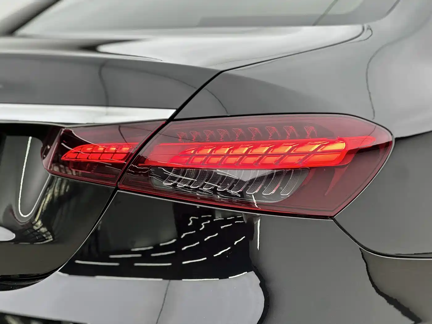 Mercedes-Benz E-Class 2023 E 300 L Sport Fashion фото 15