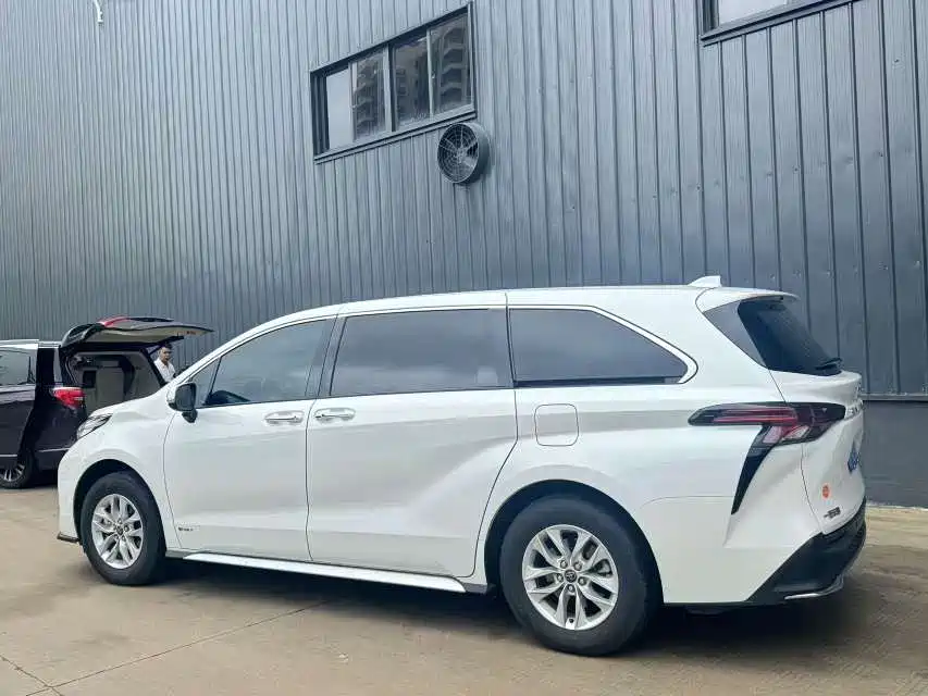 Toyota Granvia 2024 2.5L Hybrid Comfort фото 5