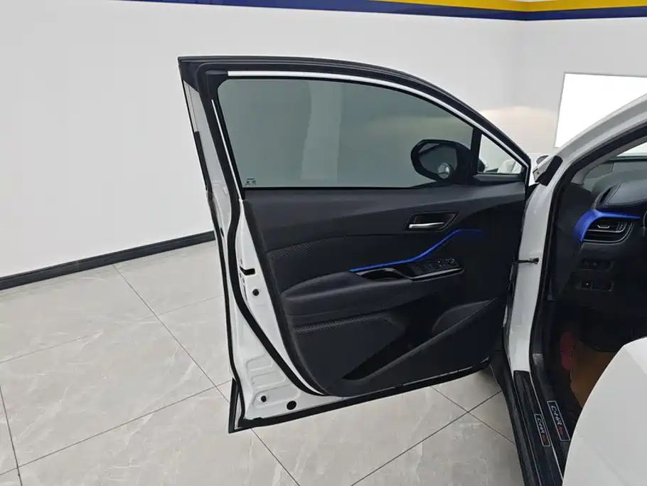 Toyota C-HR 2024 2023 Model 2.0L Luxury Edition